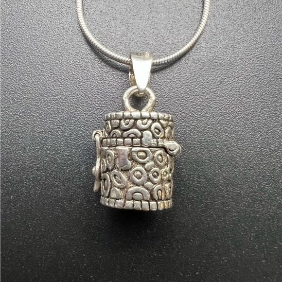 Sterling Silver Necklace with Lidded Box Charm – .925 Stamped – Keepsake Pendant - Picture 6 of 13